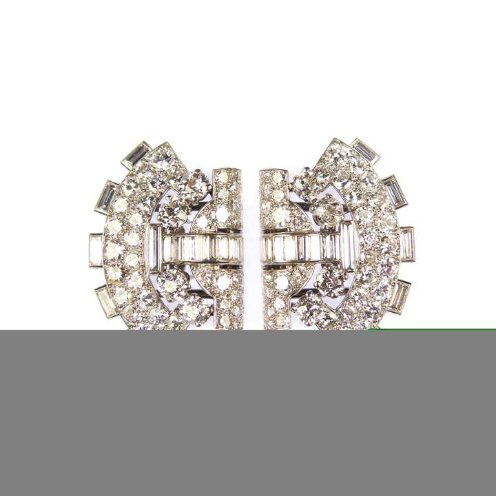 Pair of diamond arch shaped clip brooches forming a double clip brooch of bow-tie shape
